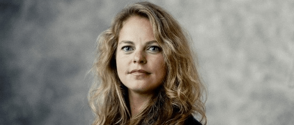LAURAINE SWAVING VERSTERKT JURIDISCHE AFDELING DHG