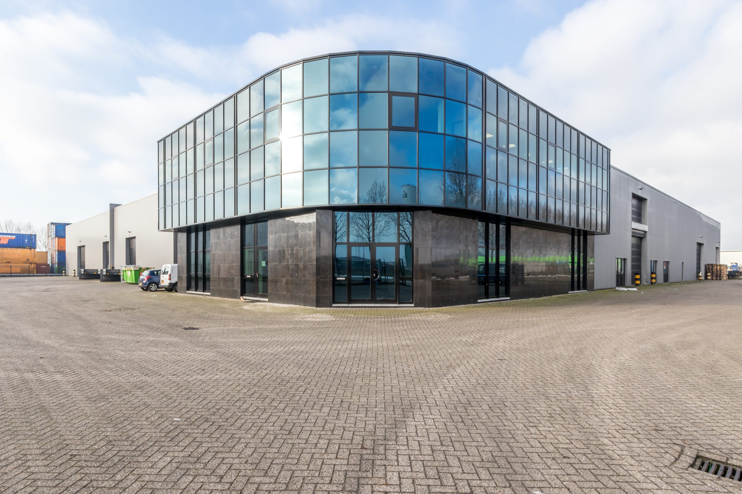 DHG en WD Europe hebben een langdurige overeenkomst gesloten voor het gebouw gelegen aan de Shannonweg 39 op bedrijvenpark Botlek in Rotterdam Shannonweg
